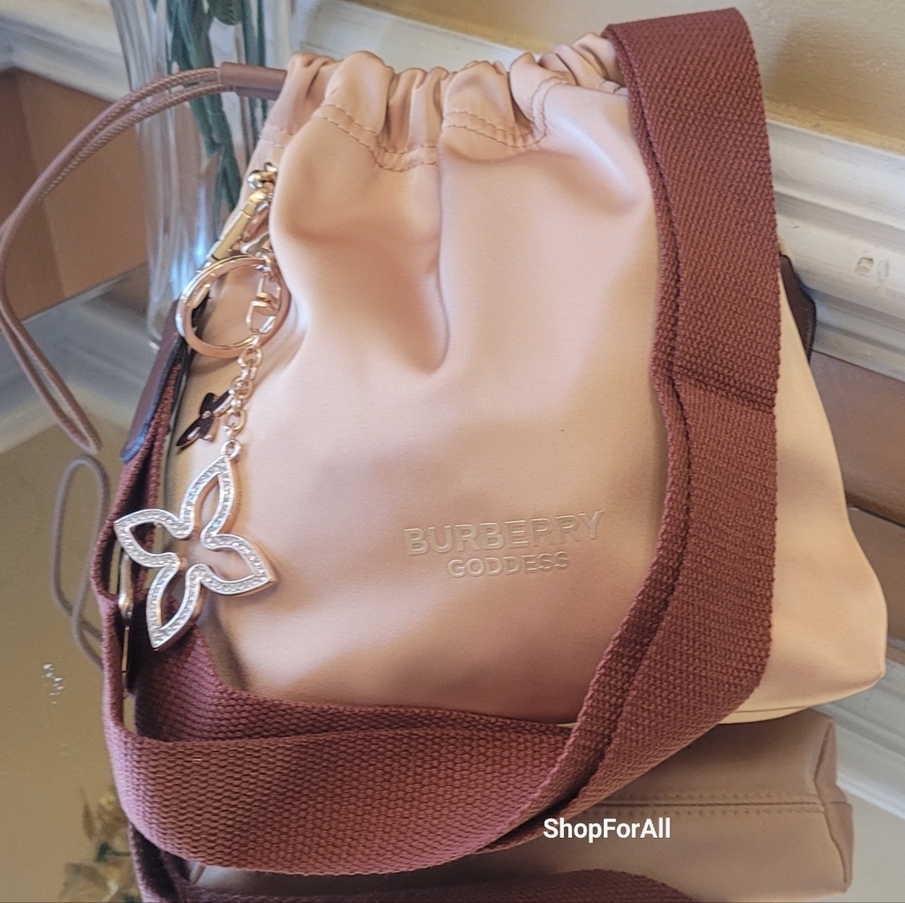 Burberry draw string pouch - Picture 2 of 13